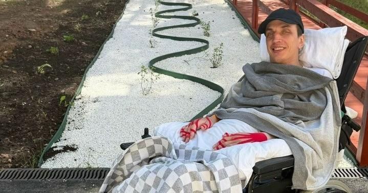 "Муж был полностью парализован". Повредившему шею Александру Тимофееву нужна помощь для реабилитации