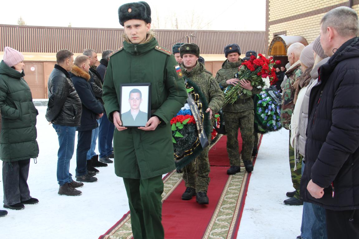 "Родным он тогда сказал: ”Выбора нет”. Серовчане простились с погибшим в ходе СВО Дмитрием Морозовым