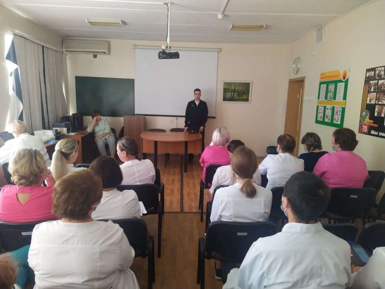 Полицейские рассказали сотрудникам поликлиник Серова об уловках мошенников