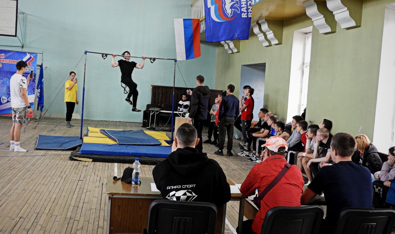 В Карпинске прошли девятые соревнования по стрит воркауту. Серовчане - в призерах