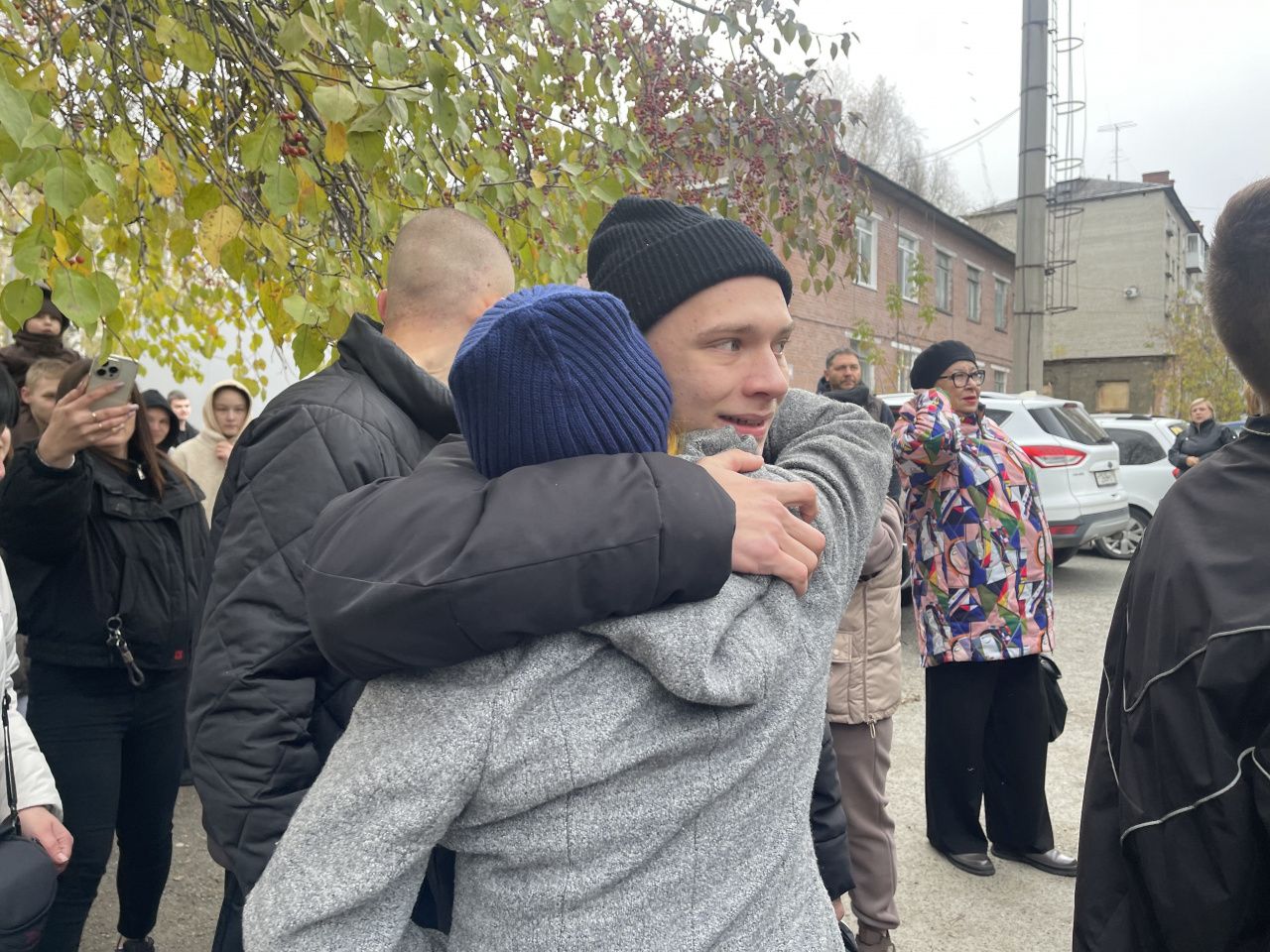 На срочную службу в армию из Серова отправились 16 новобранцев