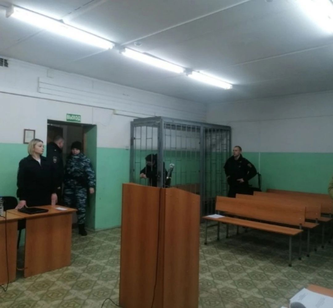 В Серове женщину обвиняют в хулиганстве – пришла в магазин с топором и устроила погром