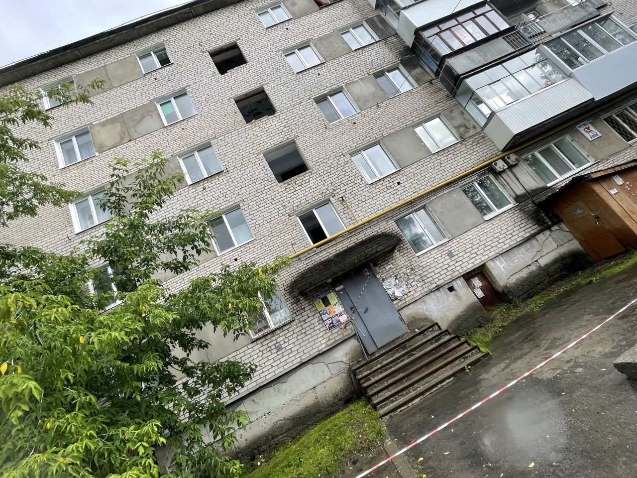 "Отключим все коммуникации". Жильцов принудят подписать документы и покинуть дом, где взорвался газ?