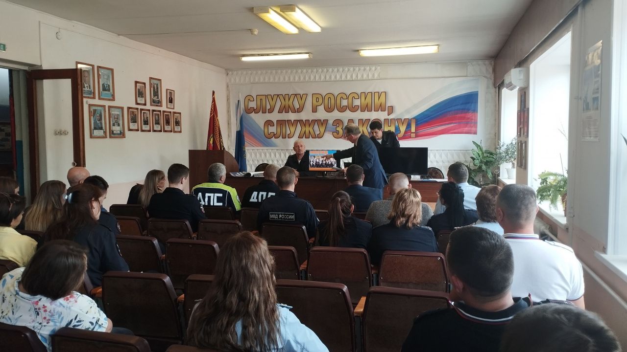 В полиции Серова презентовали второй том книги к 80-летию Победы в ВОВ