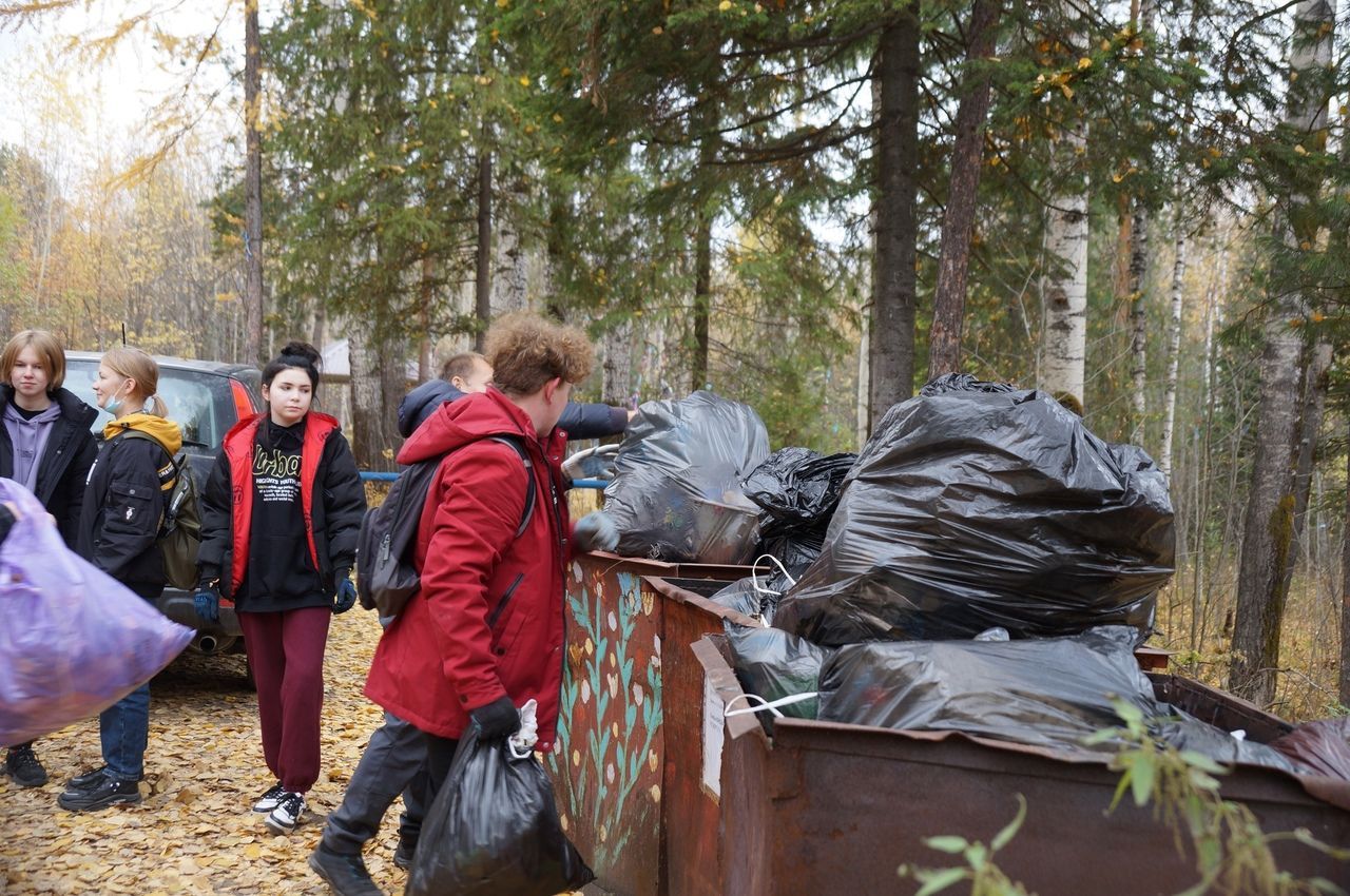 "Тут мусора очень много!”. Волонтеры навели порядок на родниках Серова
