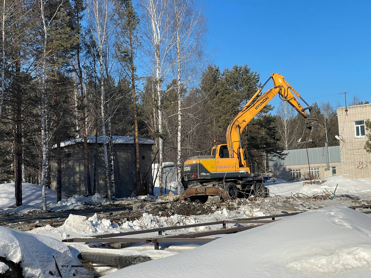 В Серове снесли старое здание морга, новое - пока не построили