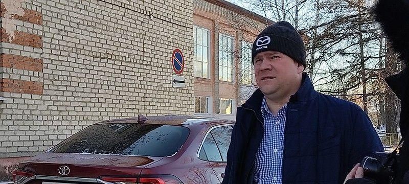 Суд над депутатом Коркиным, обвиняемом в причинении смерти по неосторожности. Онлайн из зала суда