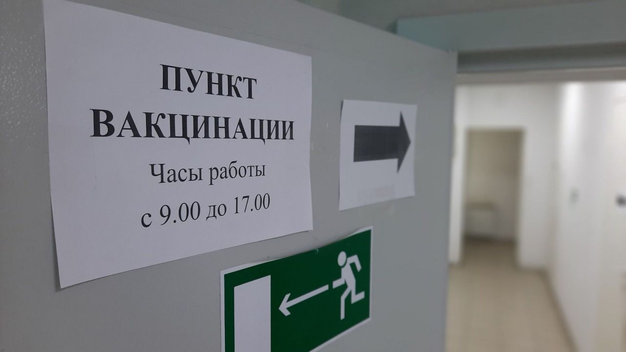 В серовской поликлинике продолжается вакцинация от коронавируса и других болезней
