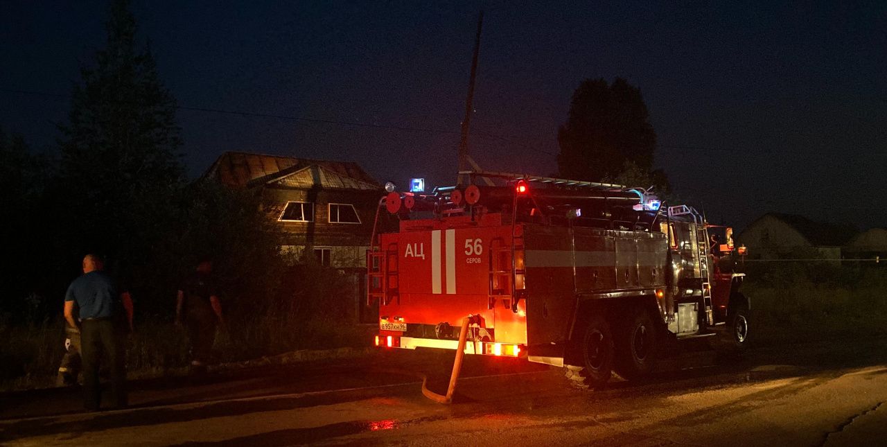 Вечер 07.04 24. Пожар в Серове. В пятницу пожар в Серове. Серов сгорел киоск. Серова 13 Омск пожар.