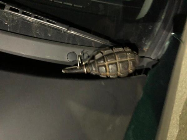 В Серове на капоте автомобиля обнаружили «предмет, внешне похожий на ручную противопехотную гранату»