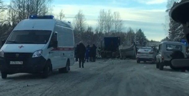 В районе Морозково столкнулись два грузовика