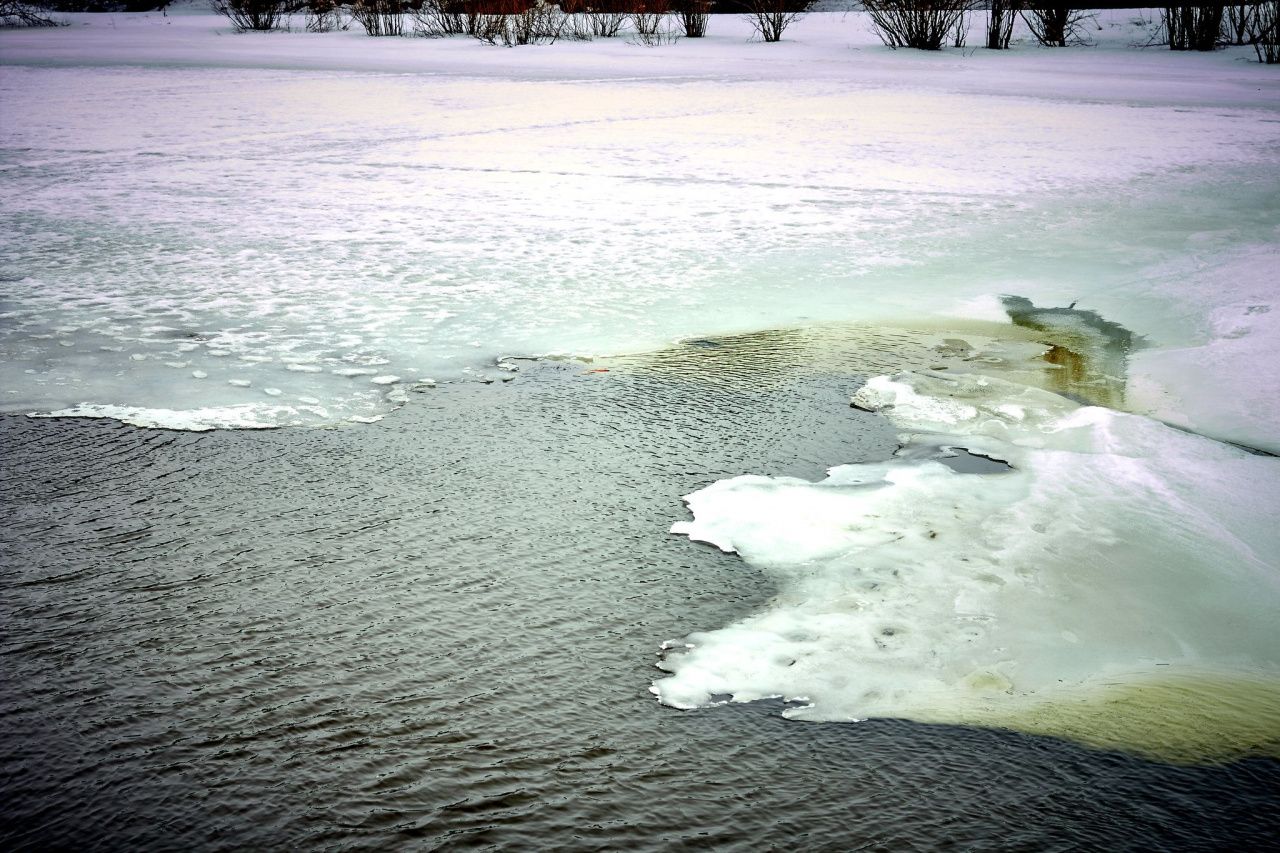 В Свердловской области за сутки были спасены 33 человека, вышедшие на тонкий лед. Кто-то провалился, кого-то унесло на льдине