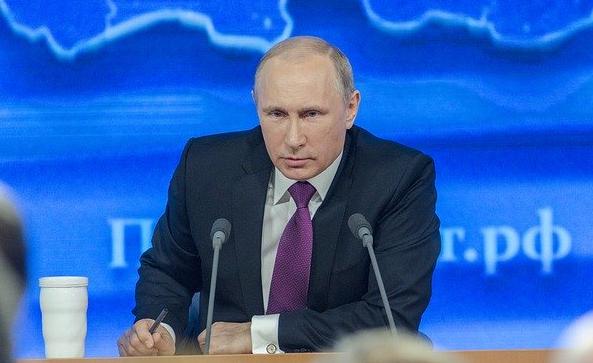 Путин ответил на вопрос пенсионерки о жизни на 10 800 рублей в месяц