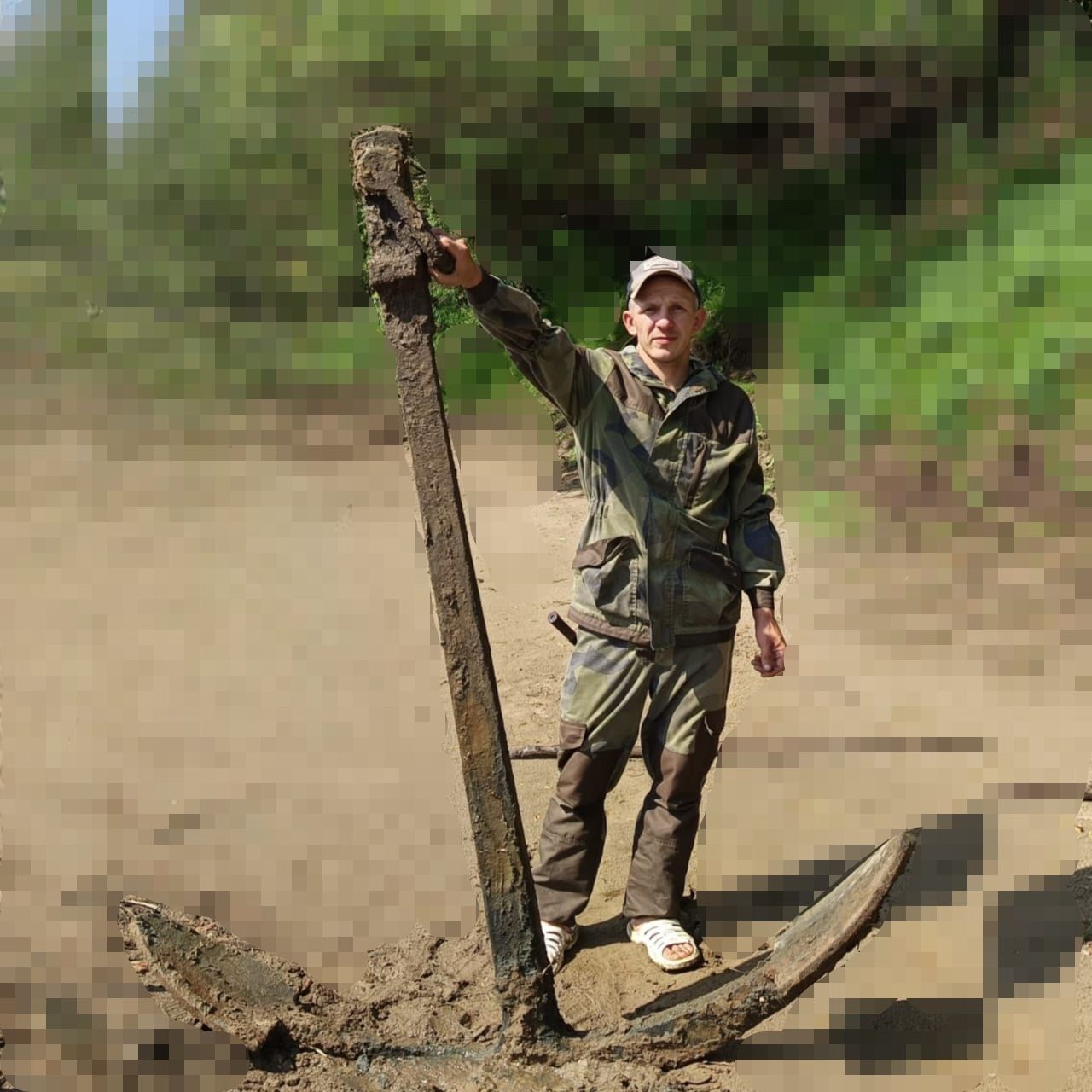 В районе Гарей серовские рыбаки нашли двухметровый якорь, возможно от парохода