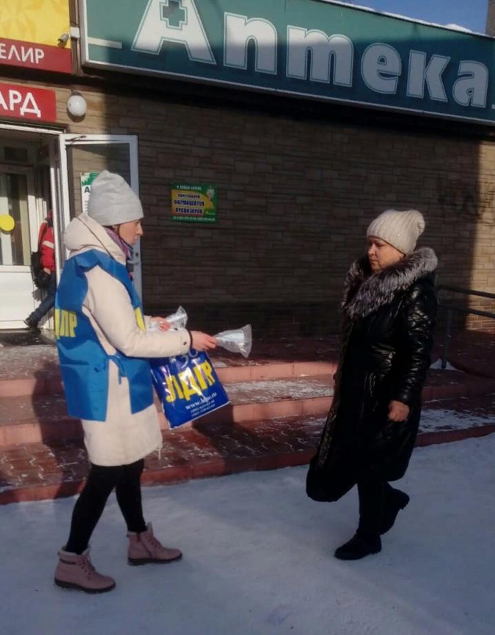 В Серове бесплатно раздавали маски: "Люди благодарили Жириновского!"