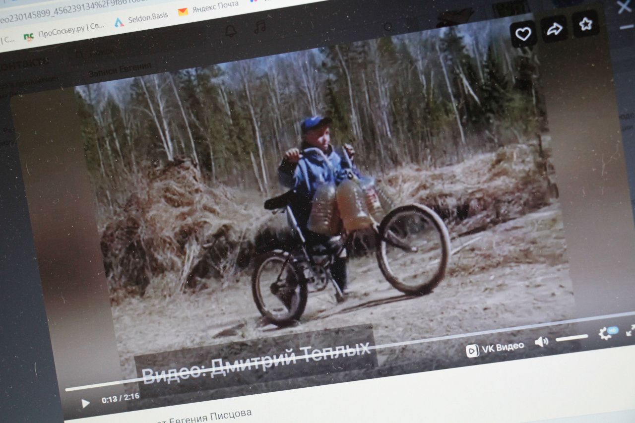 В Свердловской области школьнику, который помогал тушить лесной пожар, подарили велосипед