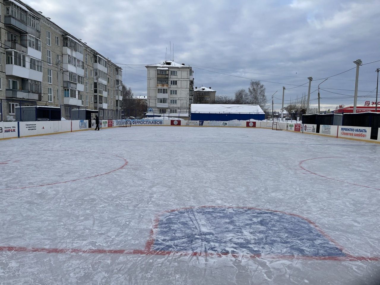 В Серове залили дворовые катки, но горожан просят поберечь лед для спортсменов