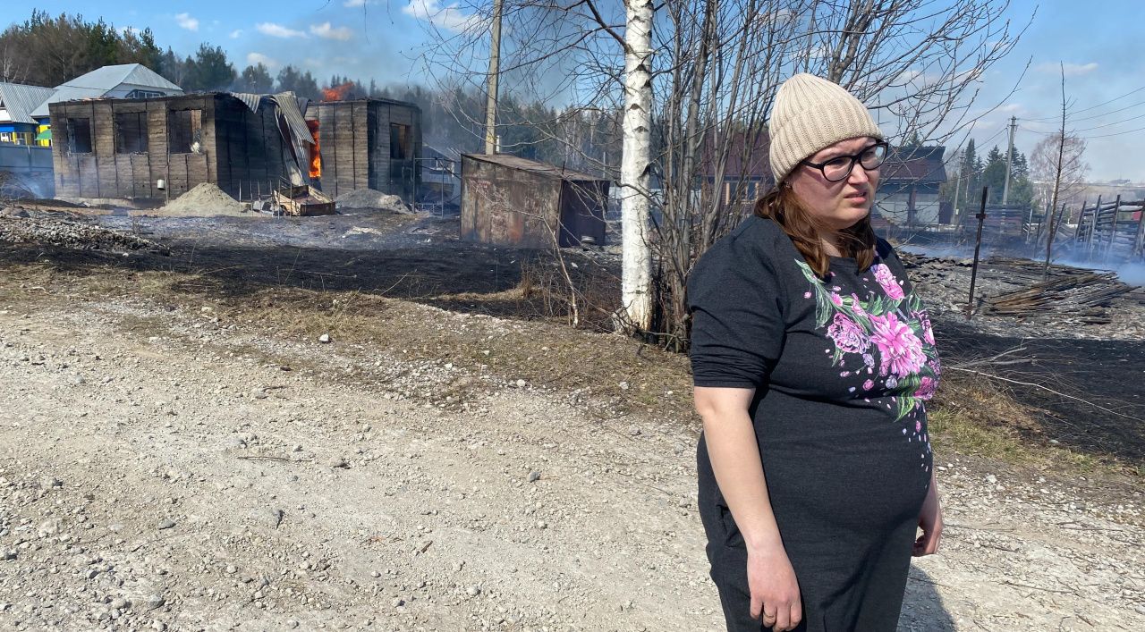 В районе Второй Молочной сгорел частный дом. Погорельцам нужна помощь |  Истории | СеровГлобус.ру