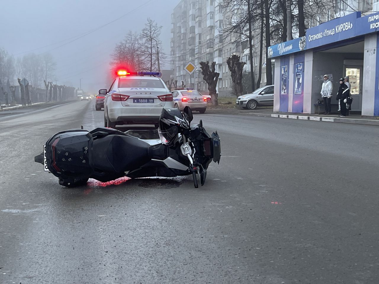 На улице Кирова в Серове произошло ДТП с мотоциклистом