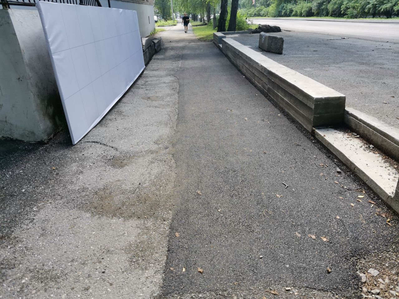 В Серове отремонтировали тротуар, на который жаловалась горожанка