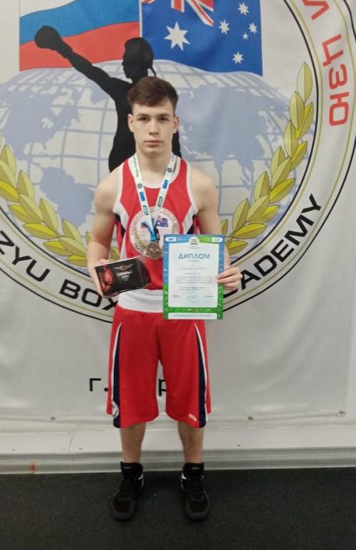 Серовский боксер завоевал бронзу в Нягани