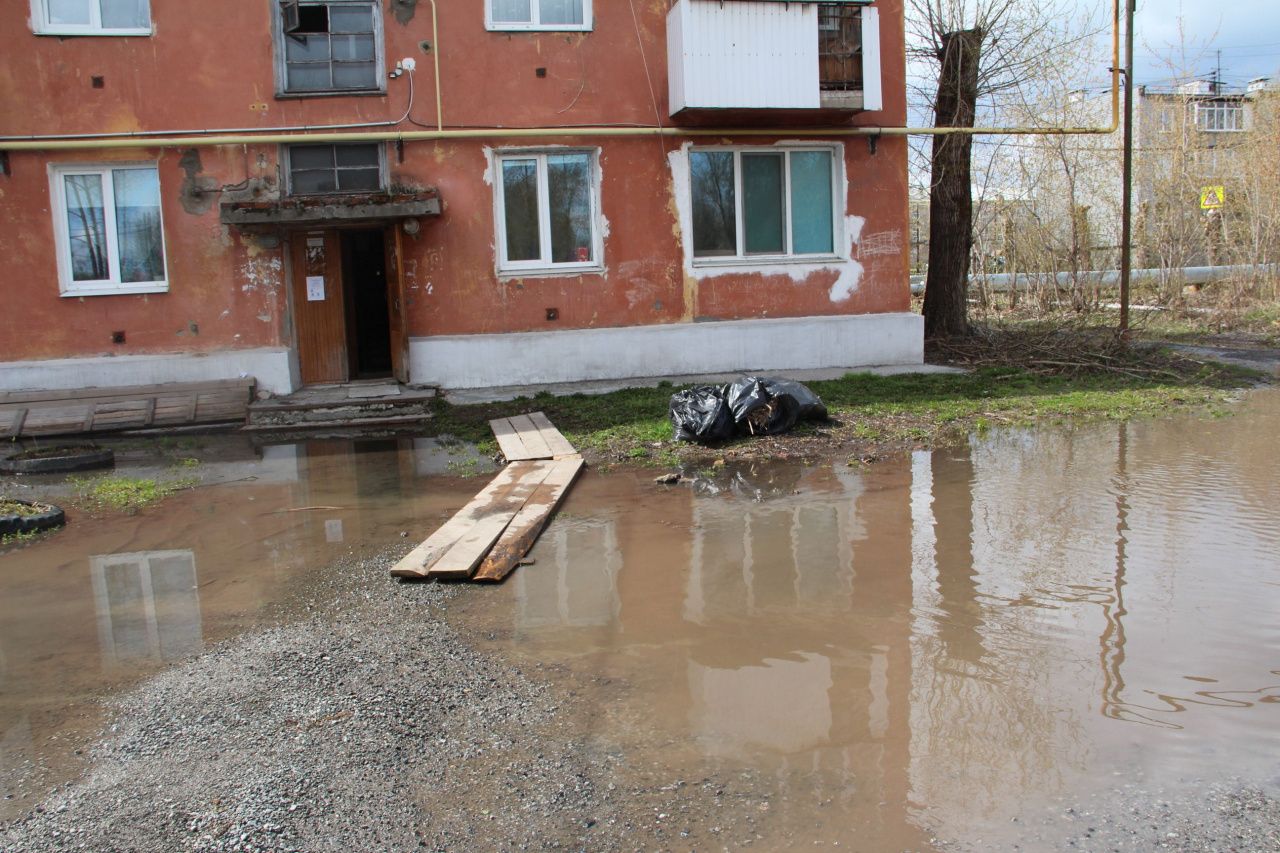 На Сортировке частично спала вода, затопившая подвал дома по улице Гагарина