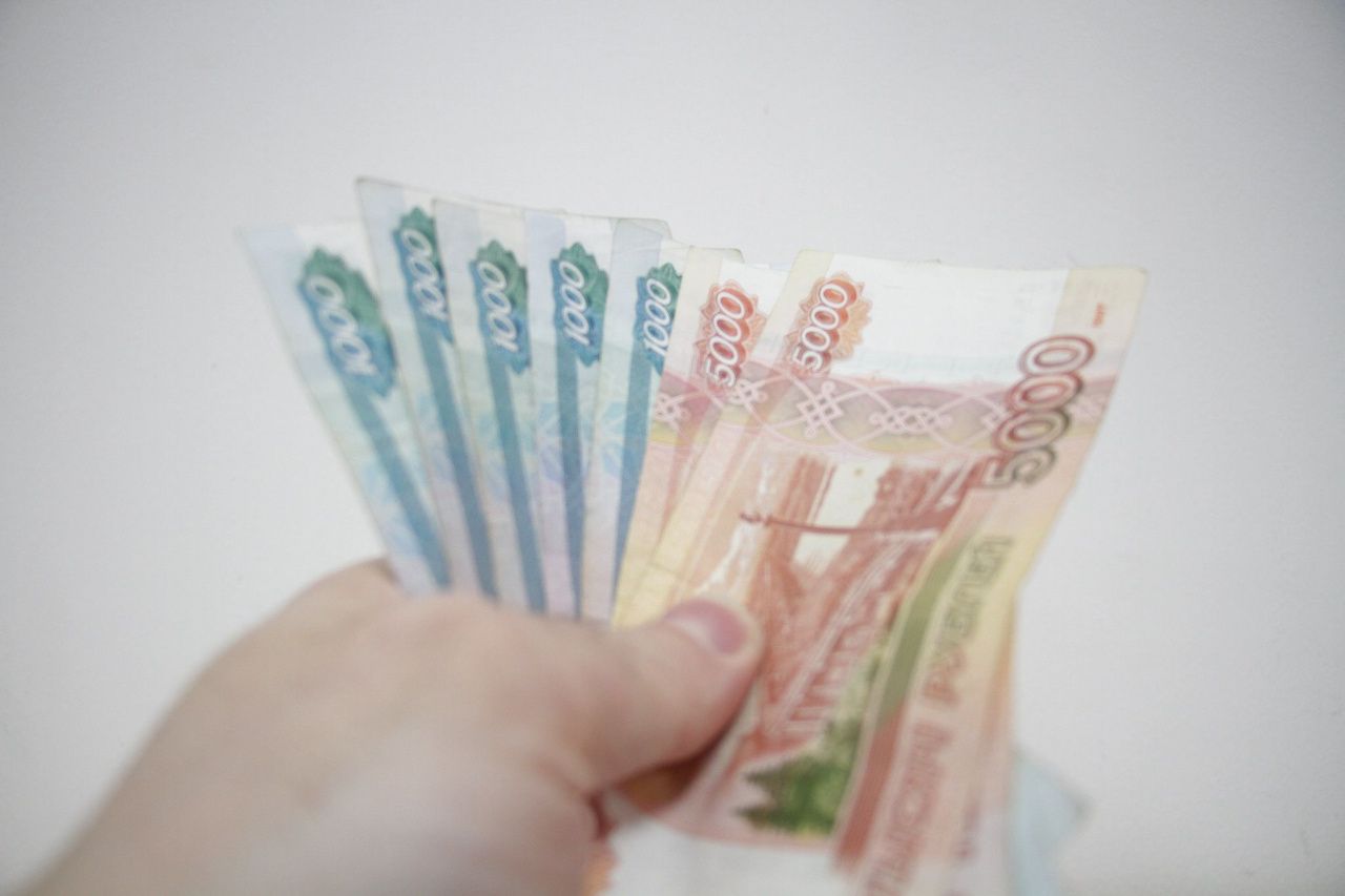 Средняя зарплата работников серовских предприятий в 2025 году составила 80 тысяч рублей