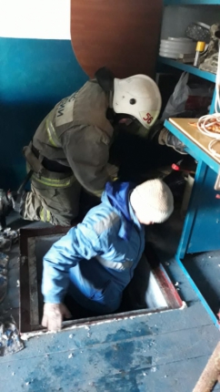 Пожарные помогли серовчанке, попавшей в ловушку в собственном гараже