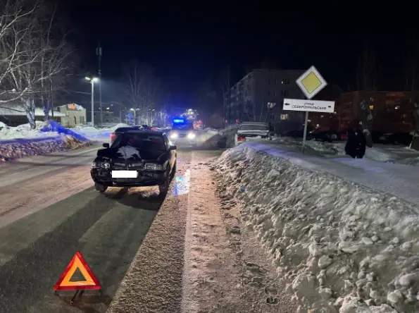 На улице Победы в Серове столкнулись две легковушки