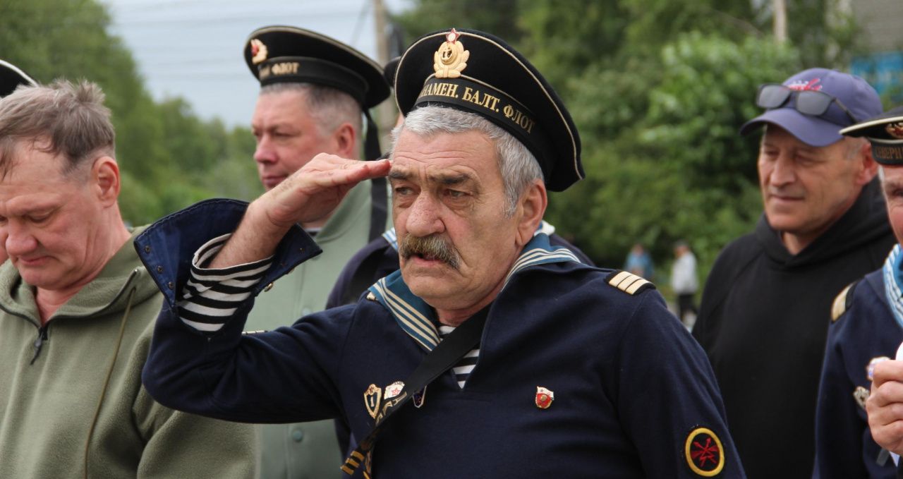 Митингом, шествием и концертом серовские моряки отметили День ВМФ