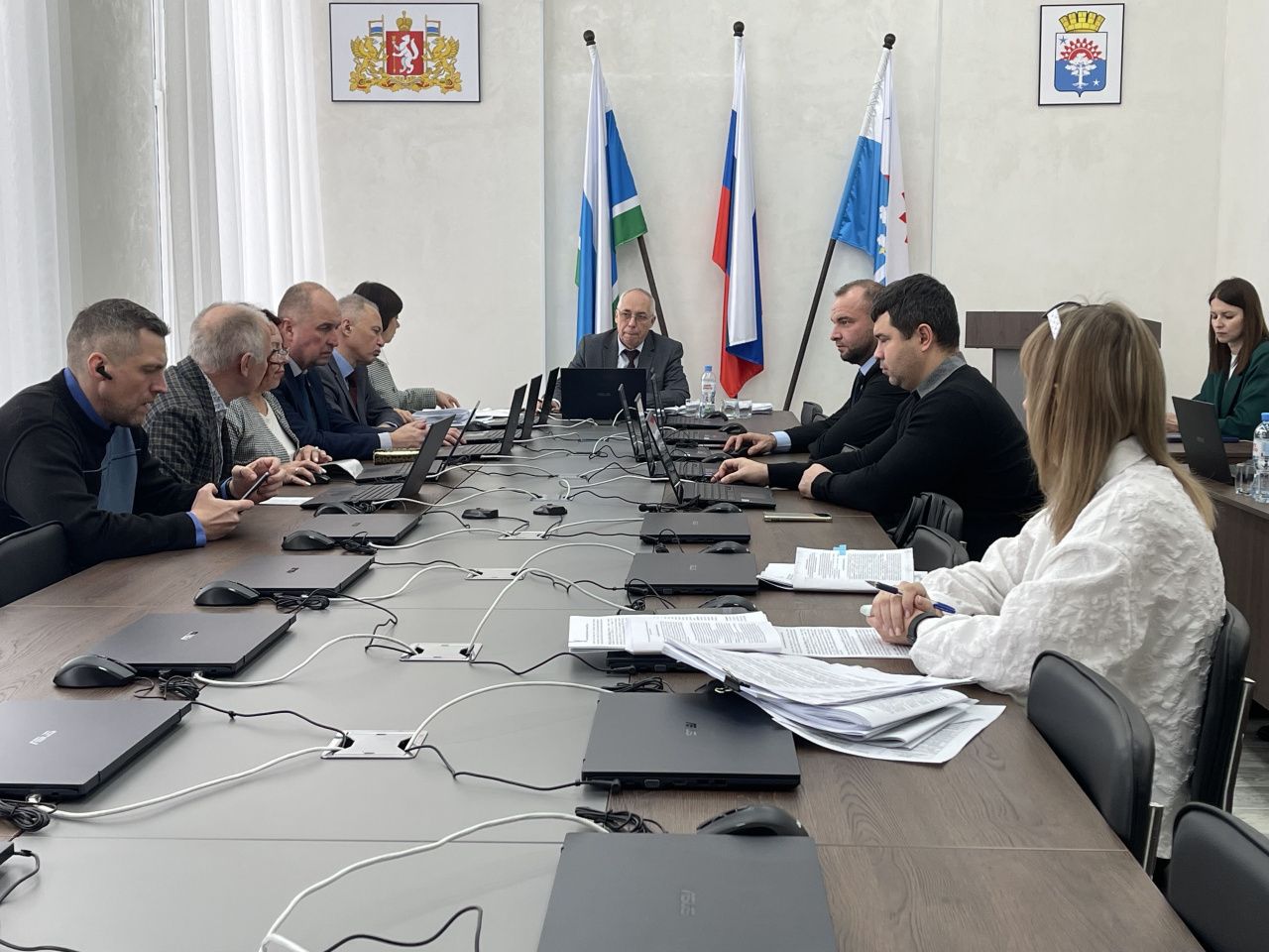 Депутаты Серова начали рассматривать проект бюджета на 2026 год