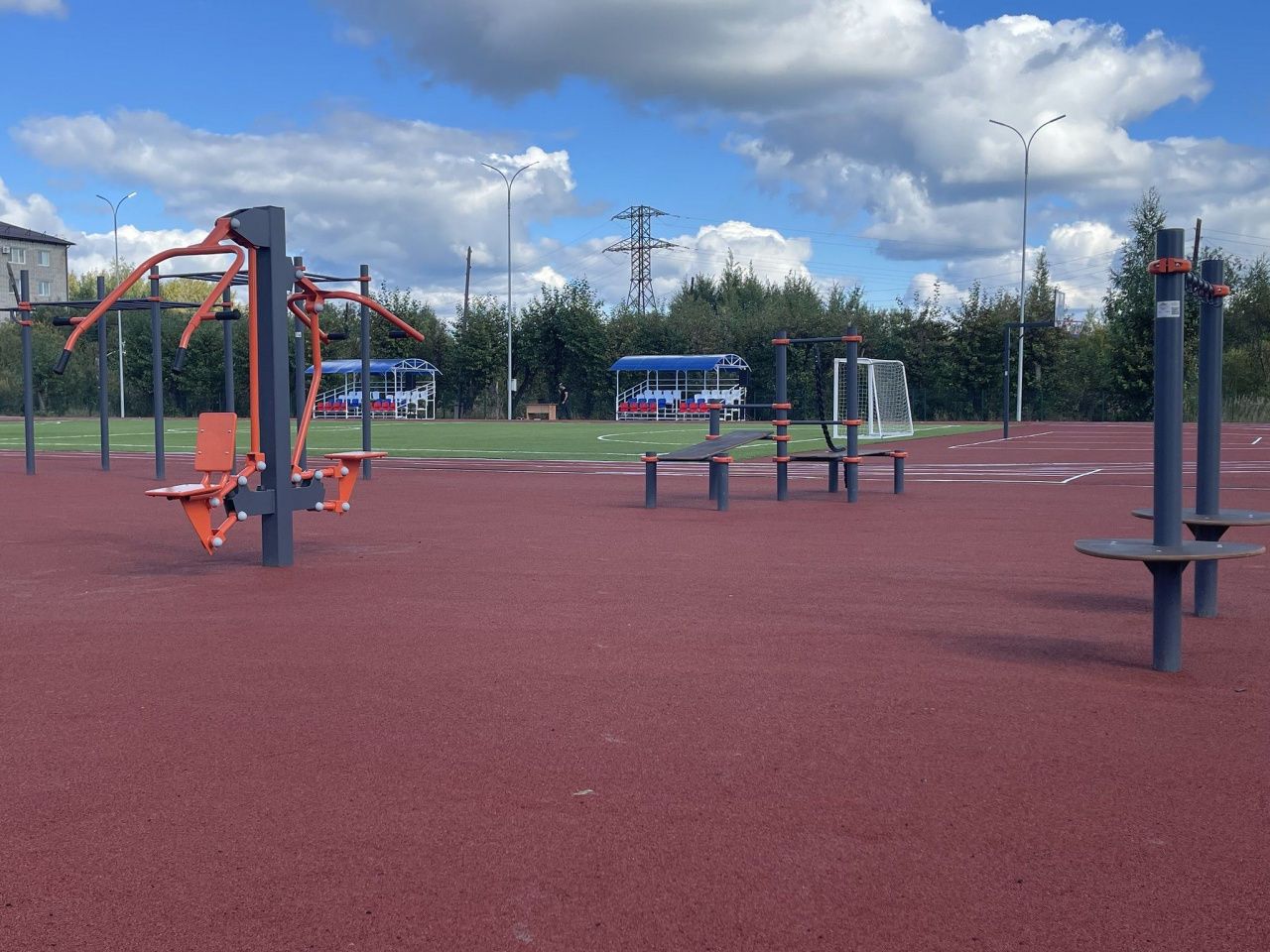 Серовчане могут заниматься на новом стадионе школы №15. Но нужно заключить договор