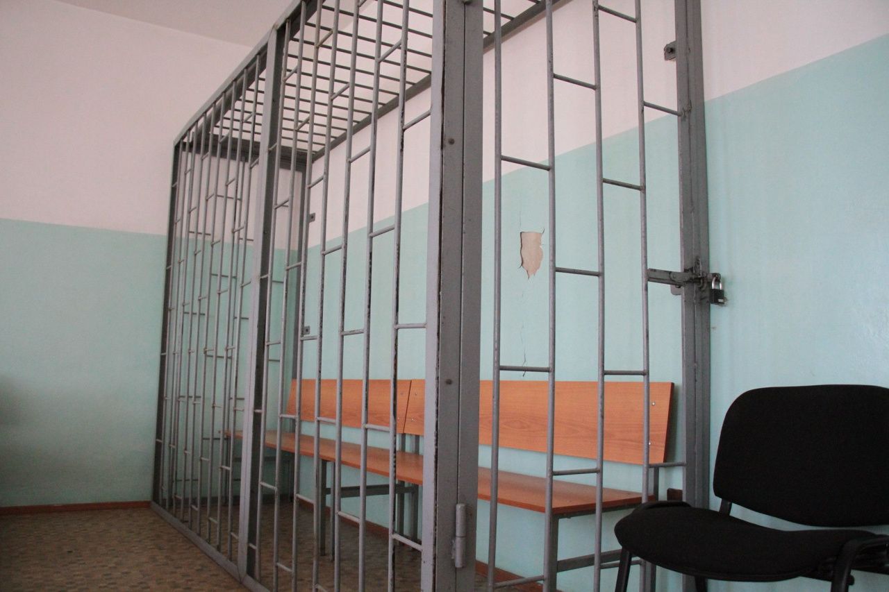 Неповиновение ГАИ и погоня по загородной трассе закончилась для двух серовчан арестом на две недели