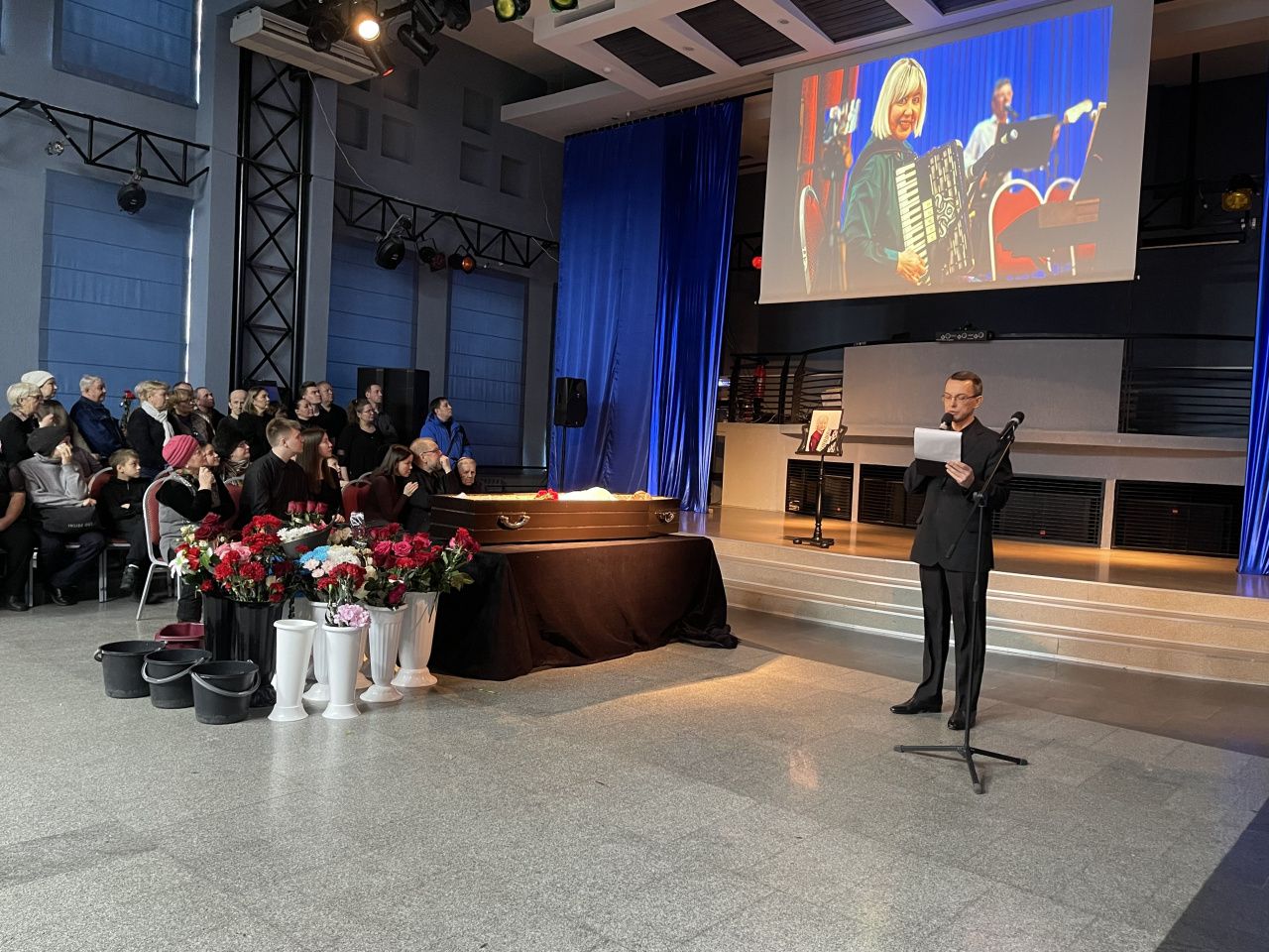 “Твой дар - бесценный, наша Капа”. Серовчане простились с Капитолиной Сафоновой