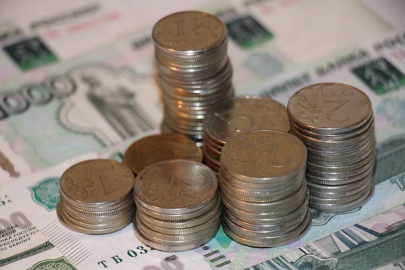 Серов потратил на зарплату работников системы образования 1,3 миллиарда рублей