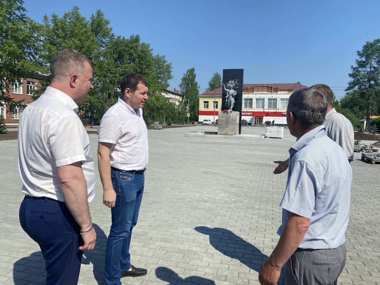 "Уверен, что все работы на объектах будут выполнены качественно". Власти проконтролировали серовские стройки