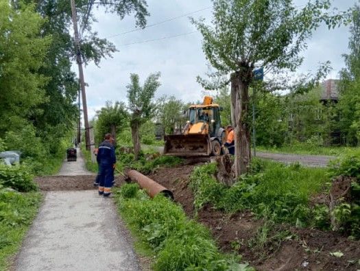 На Сортировке у дома №14 по улице Гагарина делают систему водоотведения