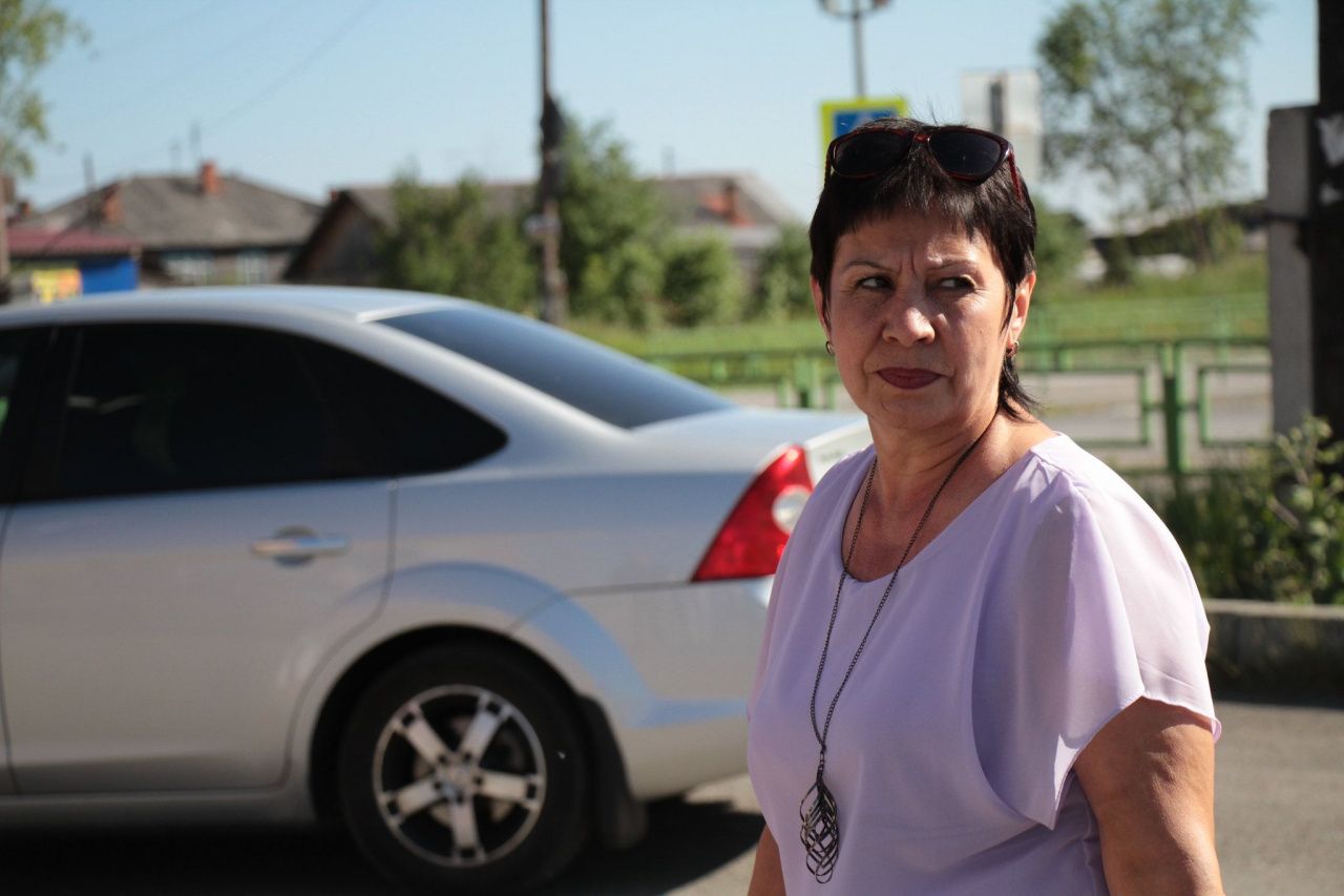 “Даже погода по ней плачет”. В Серове простились с Разилей Абрамовой, бывшим начальником филькинского терротдела