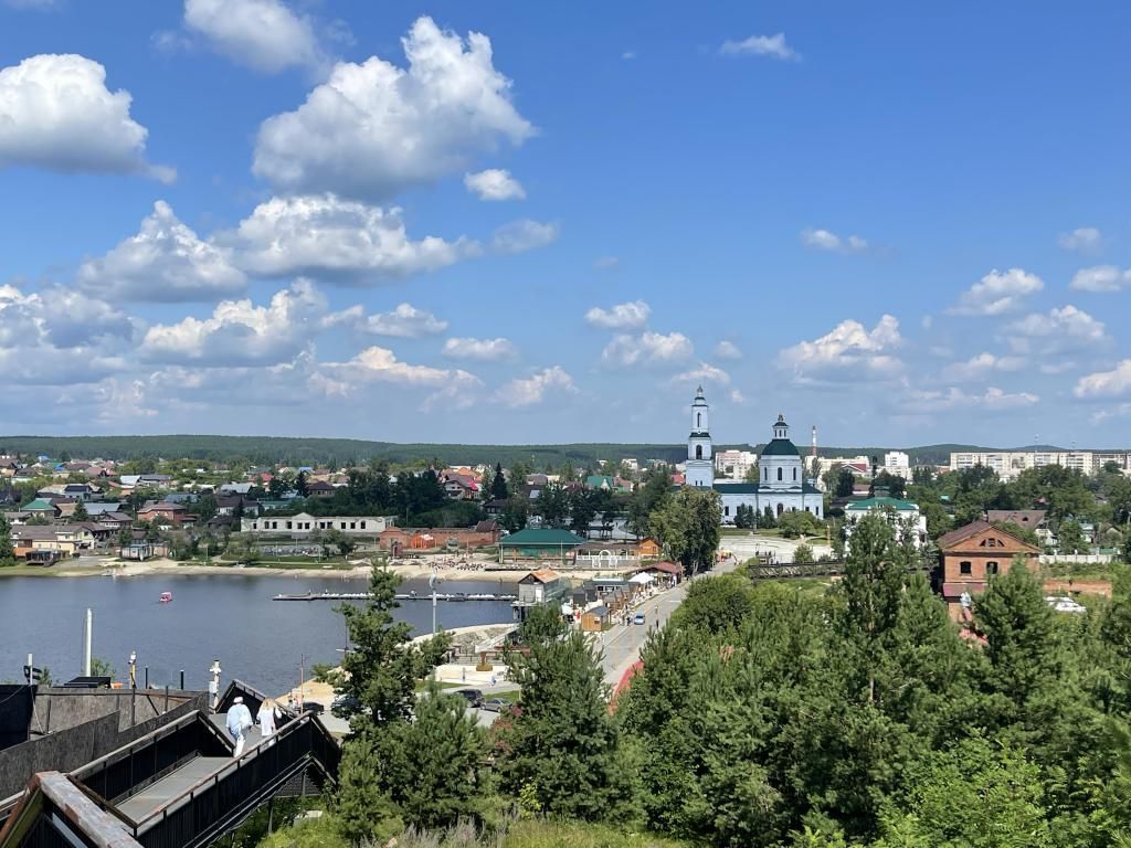 "Призраки" в старом заводе, набережная и Бессонова гора. Поездка выходного дня в Сысерть