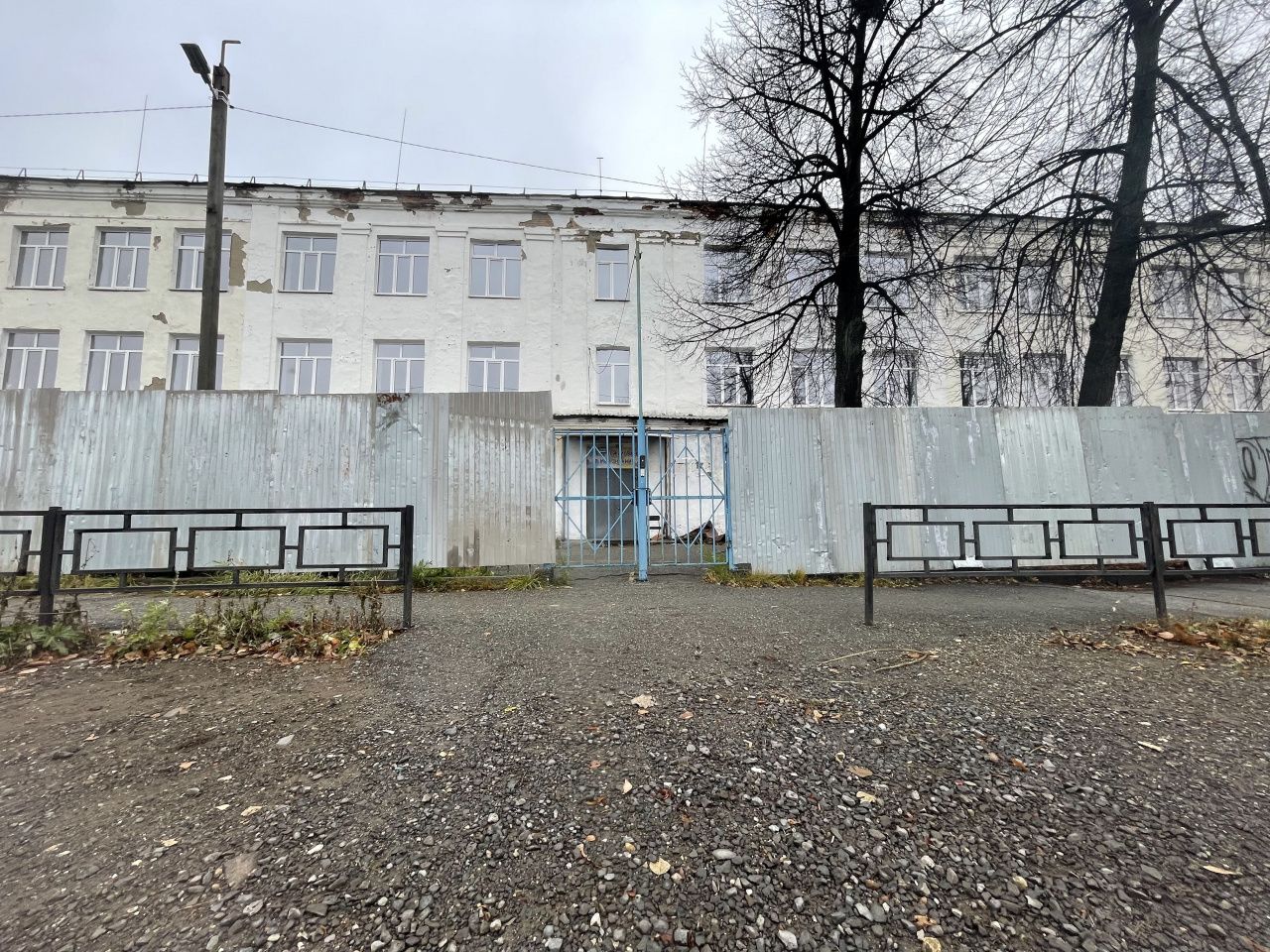 Серовская школа №22 пытается разорвать контракт на реконструкцию здания начального звена