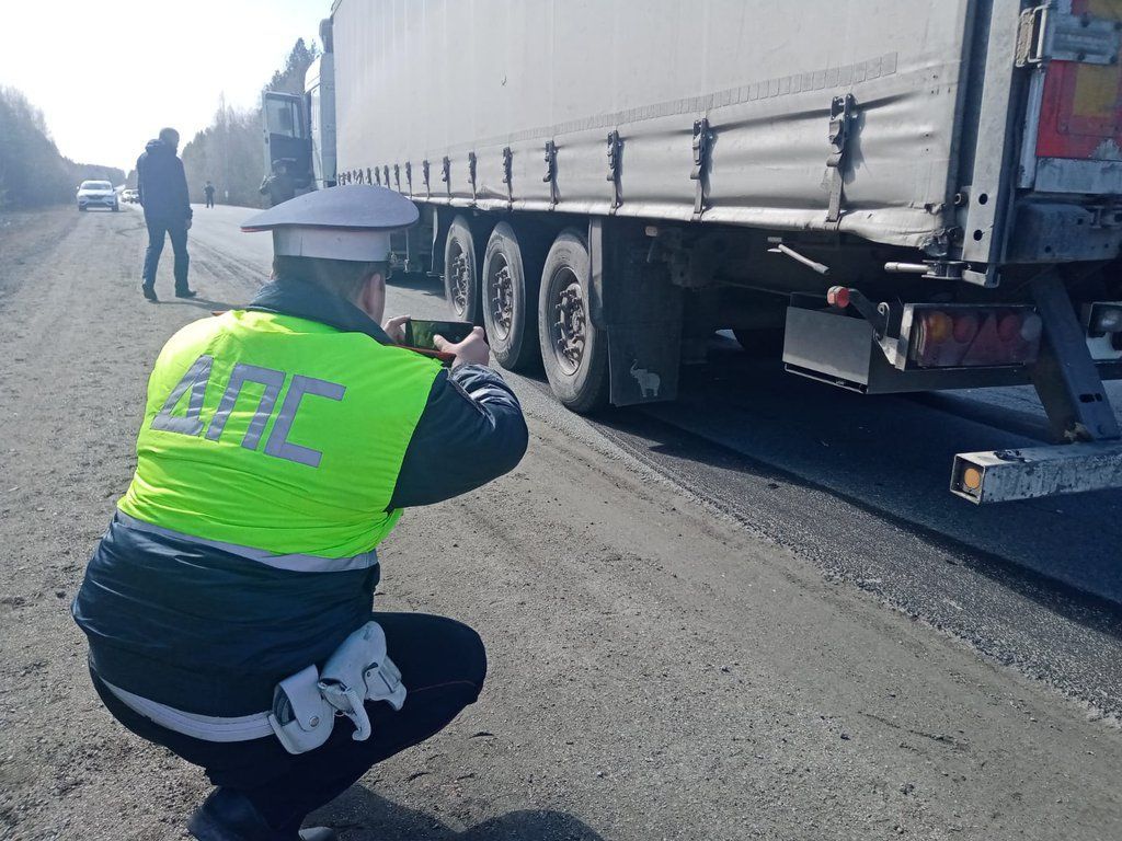 На Серовском тракте грузовик насмерть сбил пешехода