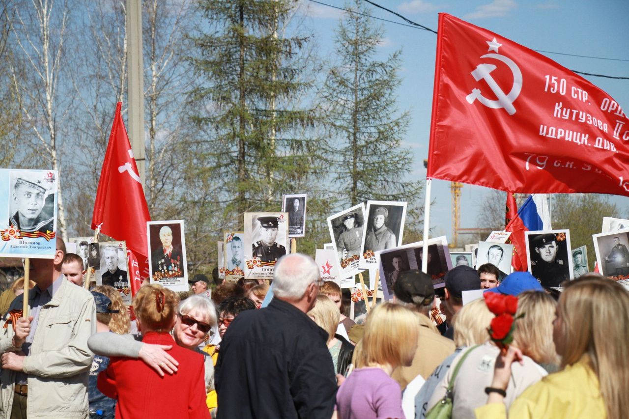 Организаторы эстафеты предлагают серовчанам в День Победы прийти на трибуны с штендерами «Бессмертного полка»