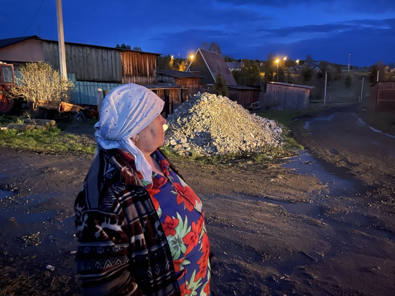 “Когда выскочила, был такой огонь красный”. Погорельцам из Ключевого нужна помощь 