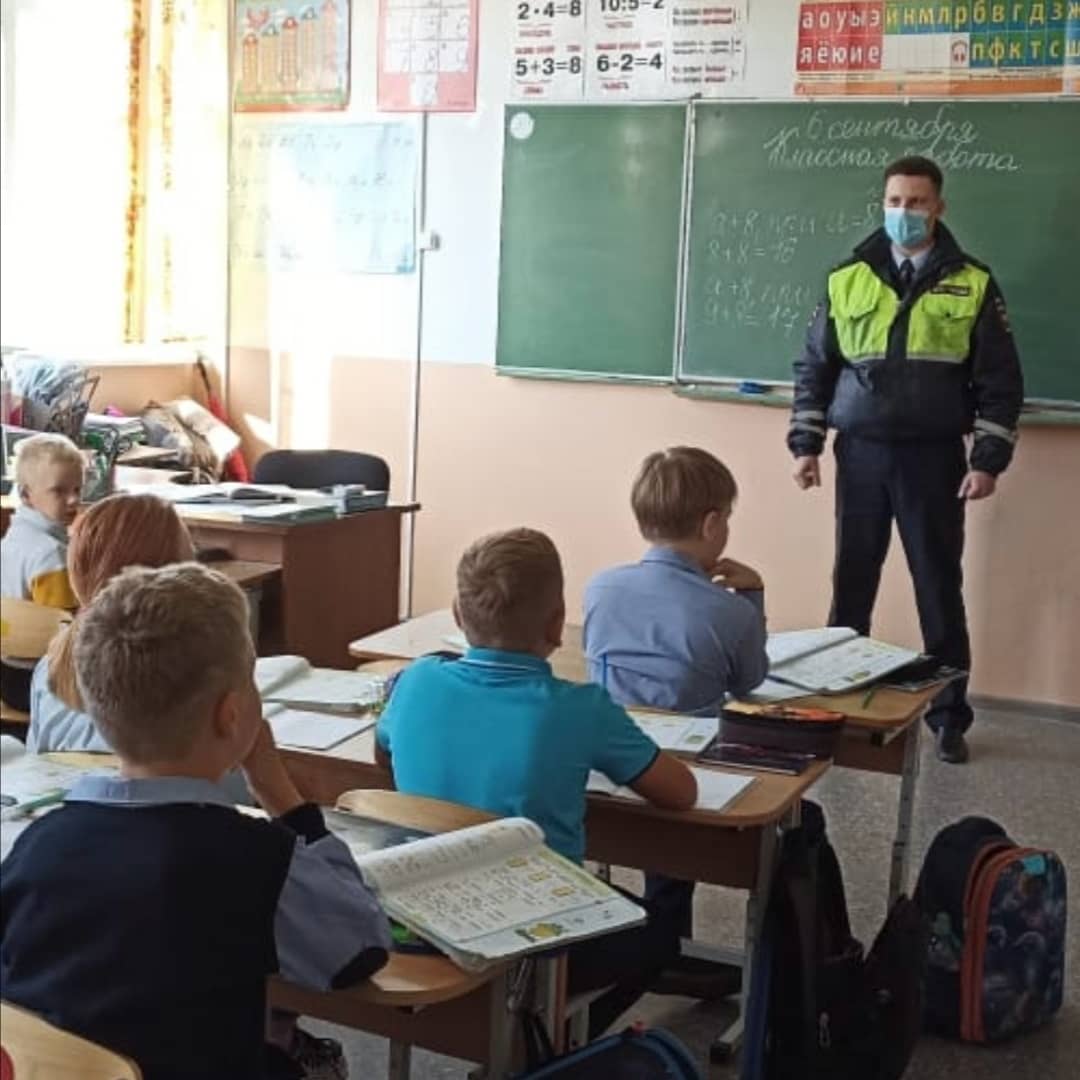 Сотрудники Госавтоинспекции Серова проводят в школах профилактические мероприятия