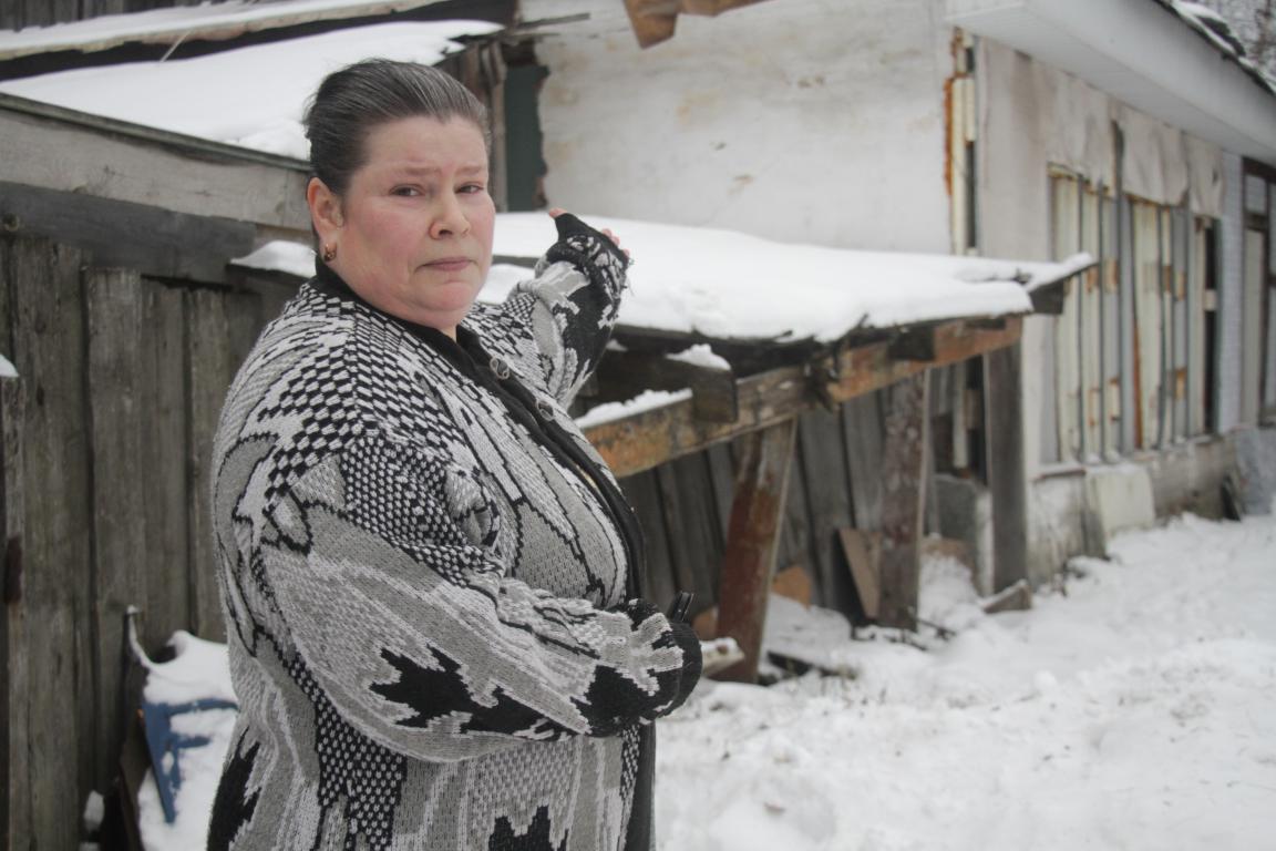“Плату взимают, но работ никаких нет”. Серовчанка не согласна с начислениями за “коммуналку” в аварийном доме