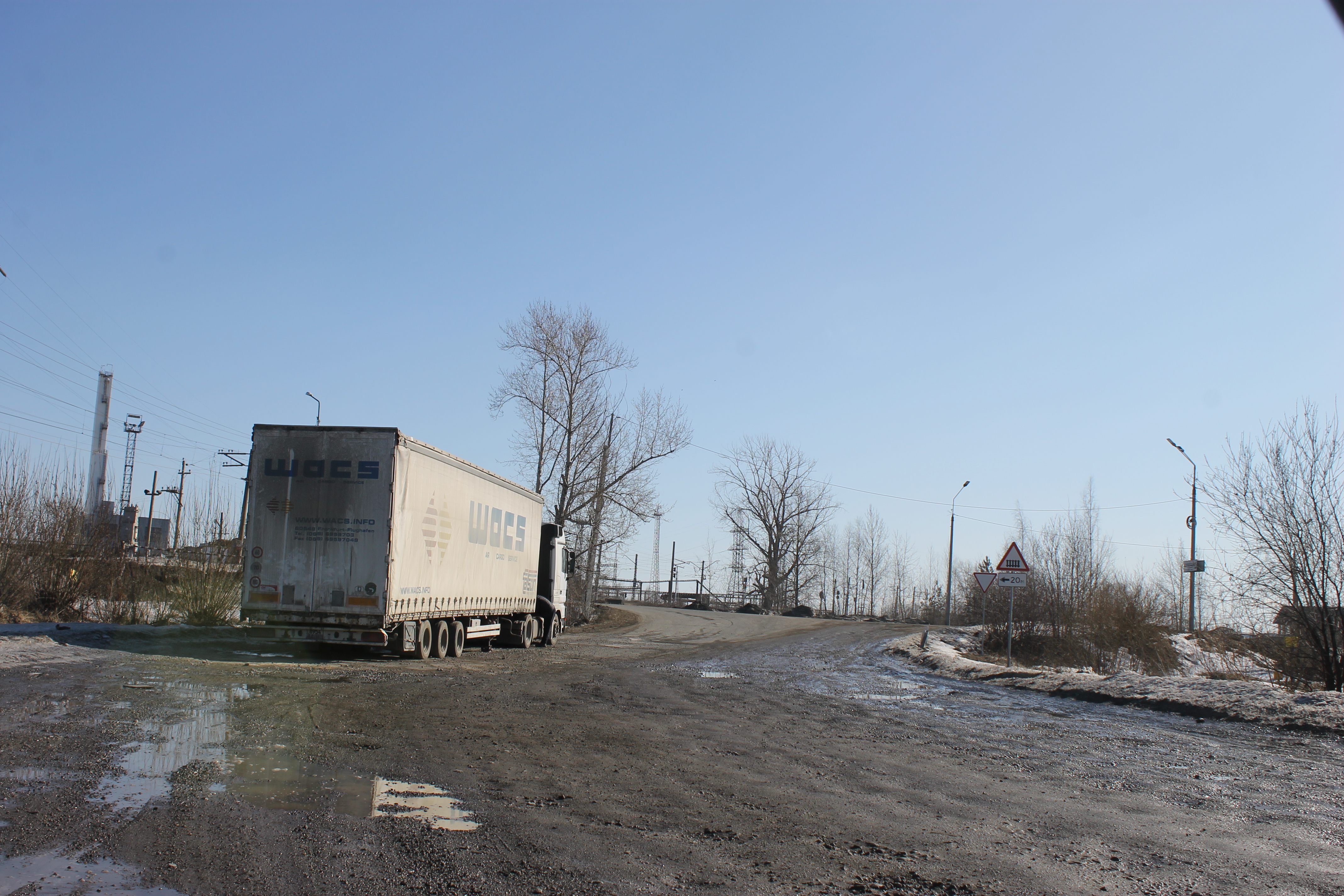 Узбекские дальнобойщики 4 дня живут на обочине дороги под Серовом