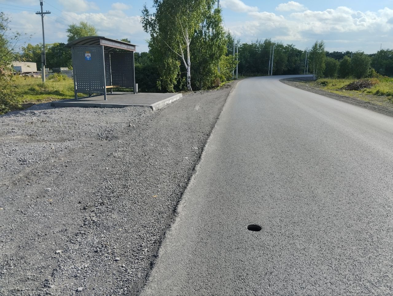 Кто заделает ямы-керны в новом асфальте на недавно отремонтированной дороге в Серове?