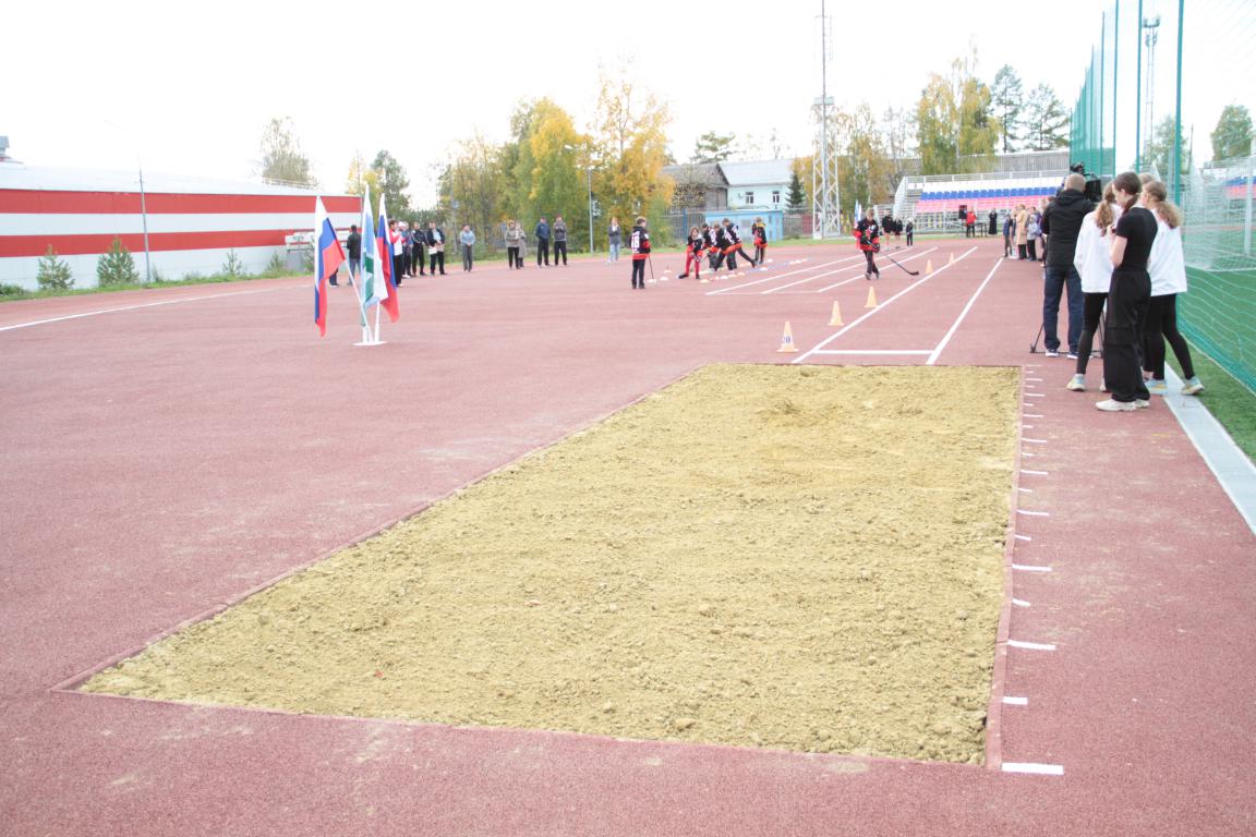 В Серове торжественно открыли спортивную площадку для легкоатлетов за 2,8 миллиона рублей
