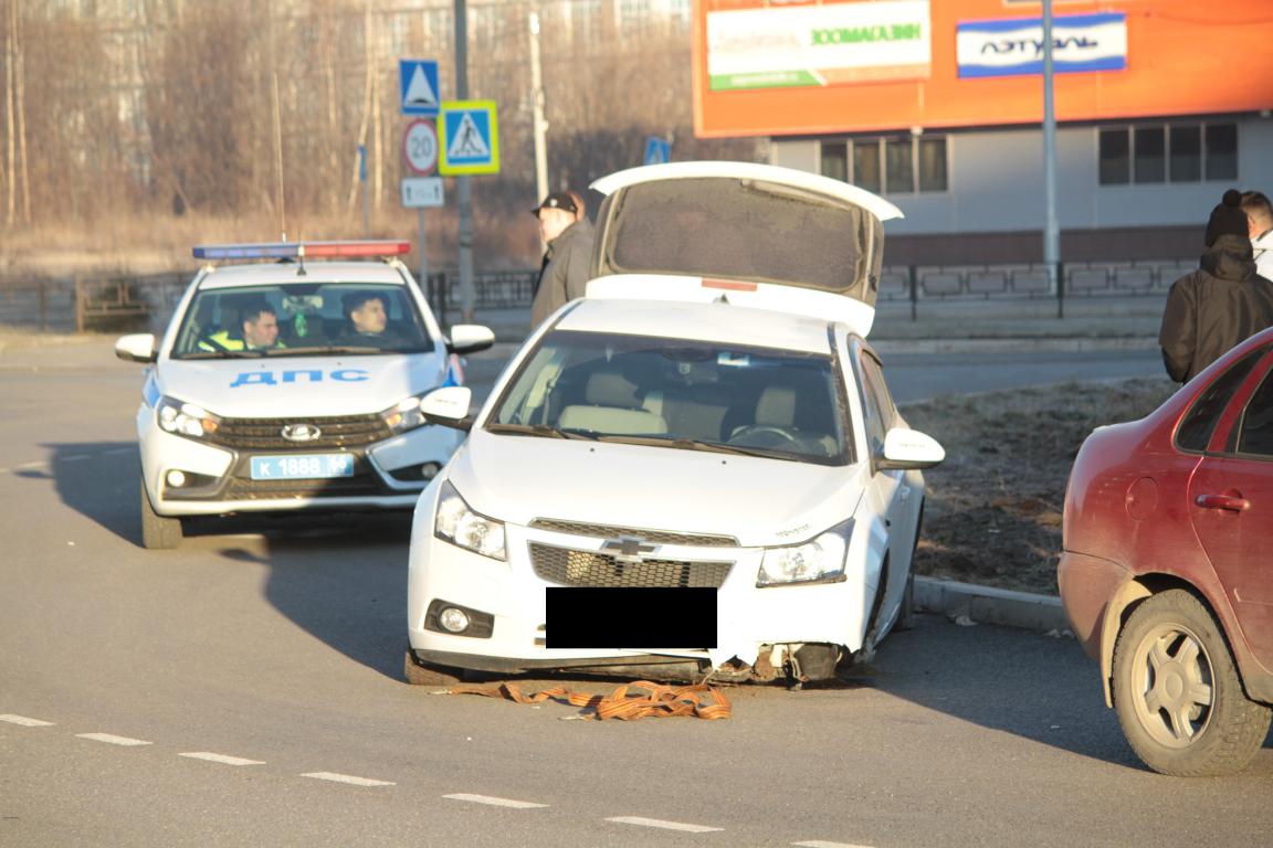 В Серове на «кольце» у автомобиля вырвало колесо