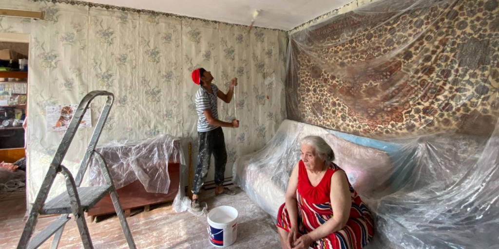 В квартире серовской пенсионерки, на которую упал потолок, сделали ...